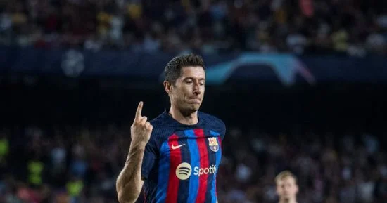 ليفاندوفسكي يقود هجوم برشلونة ضد موناكو في دوري أبطال أوروبا