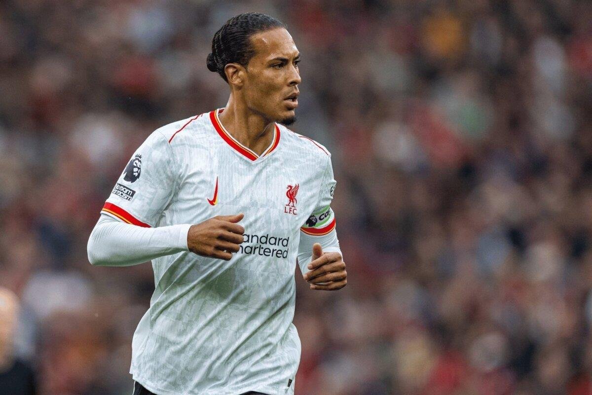 ليفربول يؤمن فريقه ويبحث عن بديل فإن ديك تحسبًا لرحيله