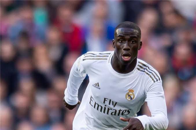 ريال مدريد تجدد عقد لاعبها لسنة 2027