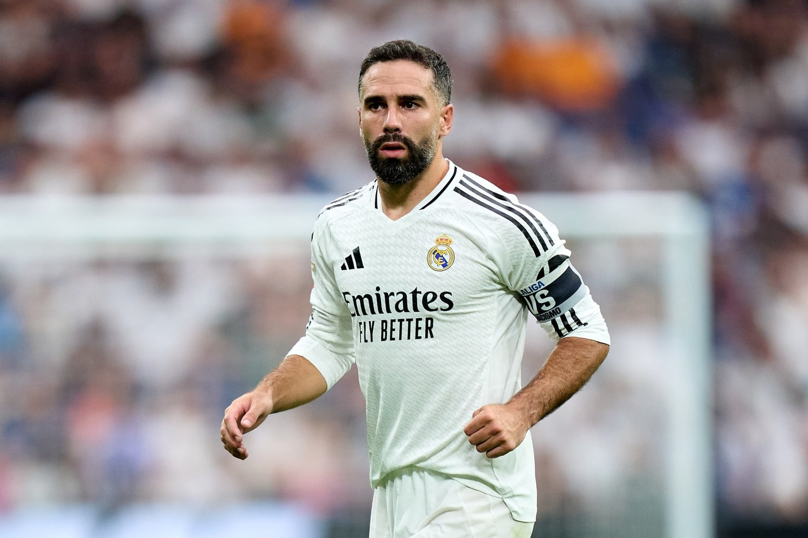 بعبارات غير لائقة.. قام كارفخال بشتم حكم مباراة ريال مدريد وبرشلونة