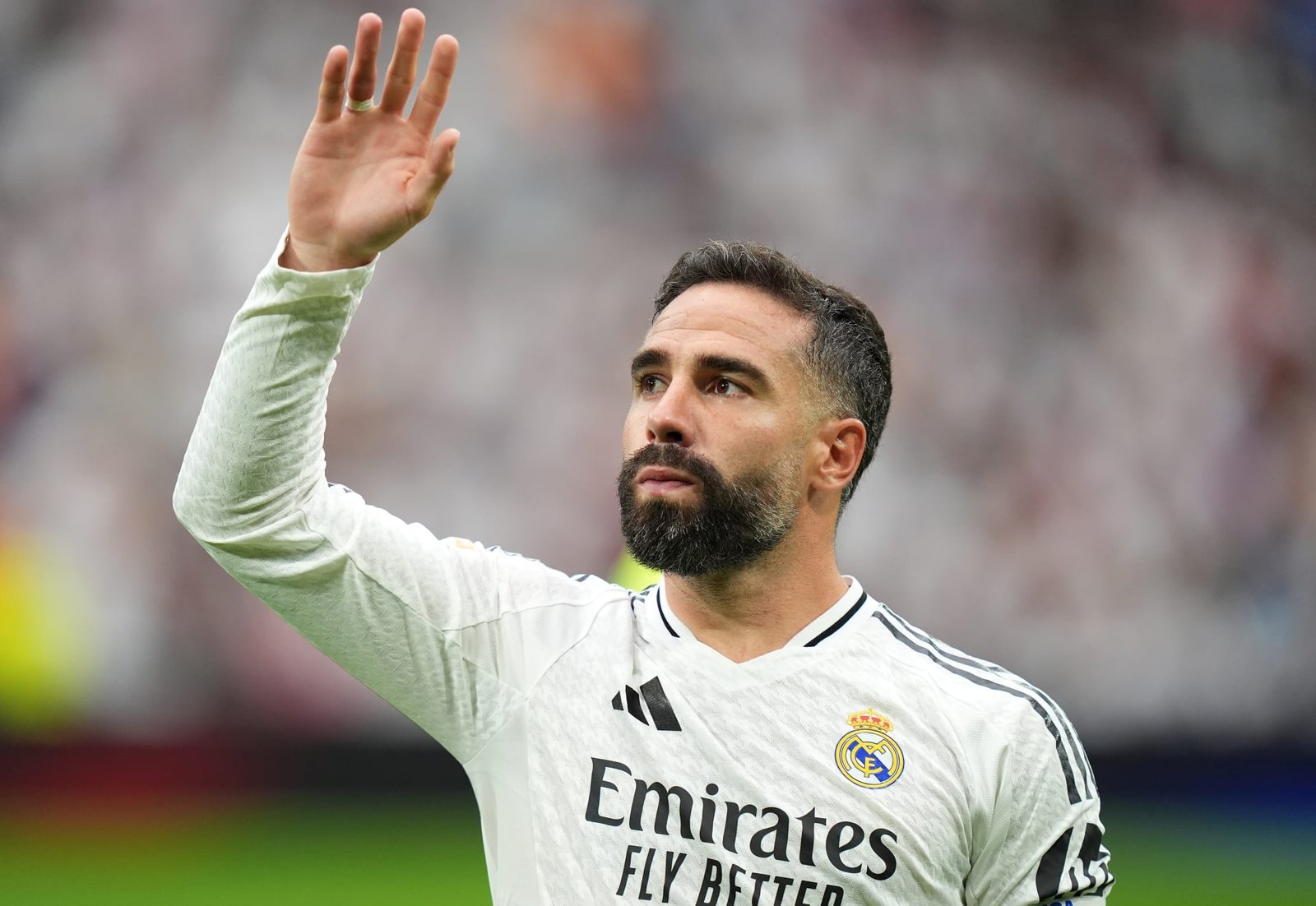 بعبارات غير لائقة.. قام كارفخال بشتم حكم مباراة ريال مدريد وبرشلونة
